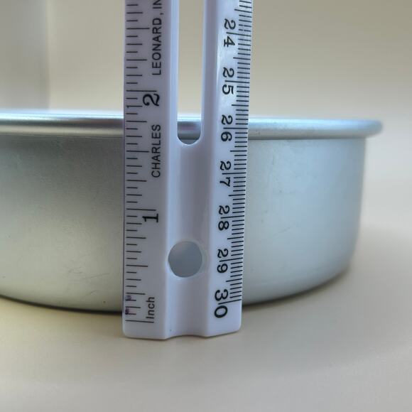 1 Wilton Performance Pans 6” x2” Round Aluminum Cake Pan Pre-owned - Picture 3 of 11